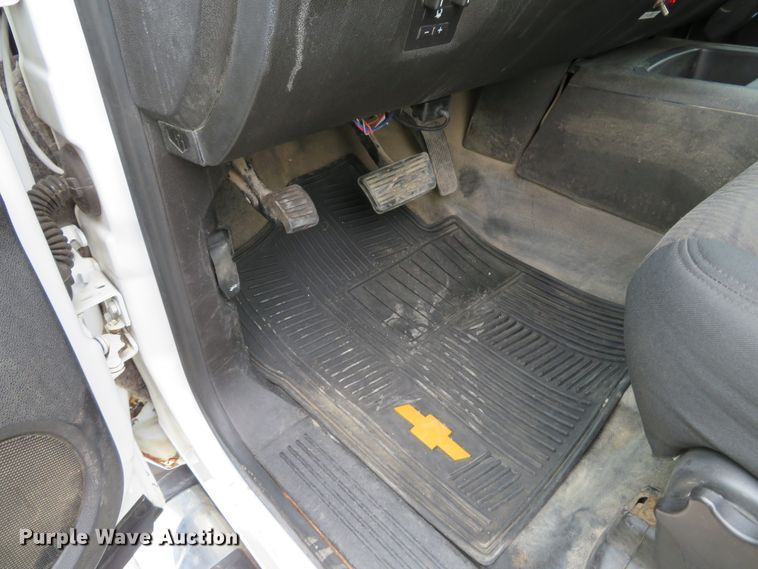 image for item DH1668 2011 Chevrolet Silverado 2500HD Ext. Cab pickup truck