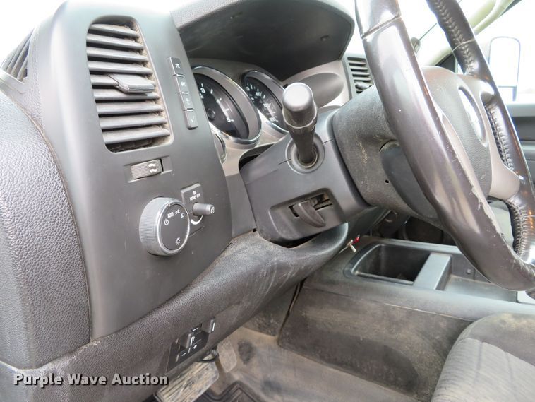 image for item DH1668 2011 Chevrolet Silverado 2500HD Ext. Cab pickup truck