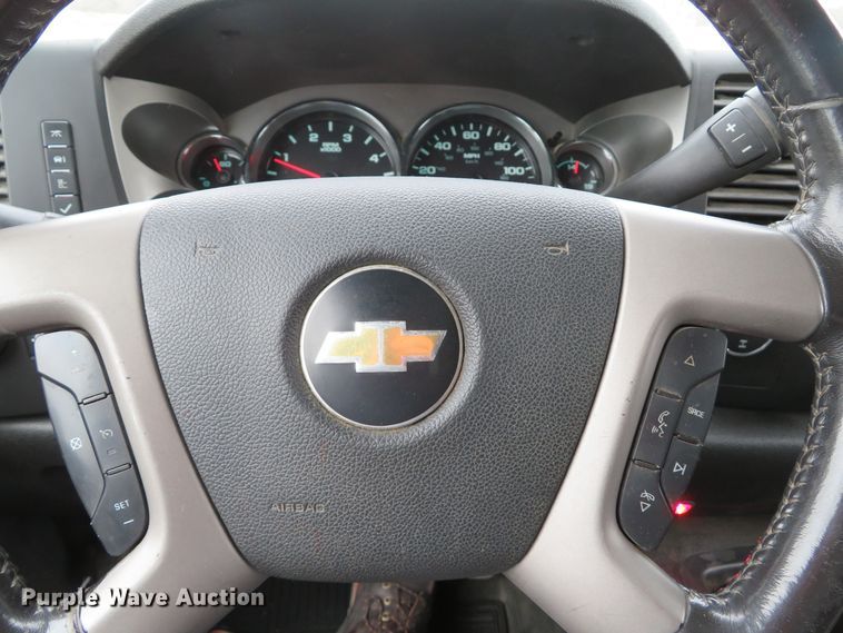 image for item DH1668 2011 Chevrolet Silverado 2500HD Ext. Cab pickup truck