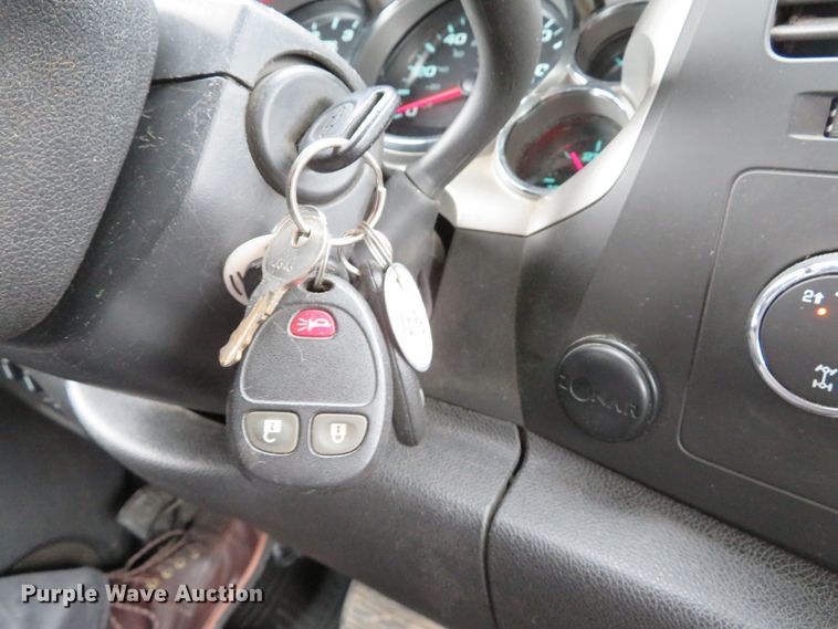 image for item DH1668 2011 Chevrolet Silverado 2500HD Ext. Cab pickup truck