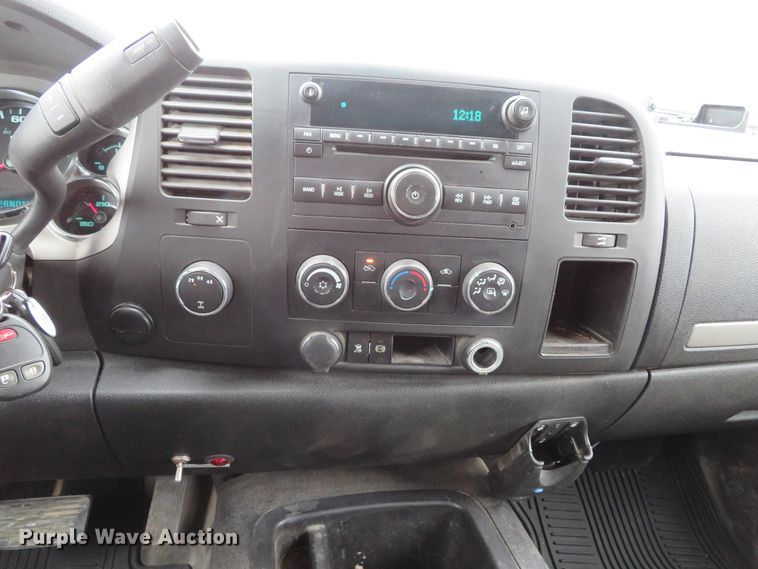 image for item DH1668 2011 Chevrolet Silverado 2500HD Ext. Cab pickup truck