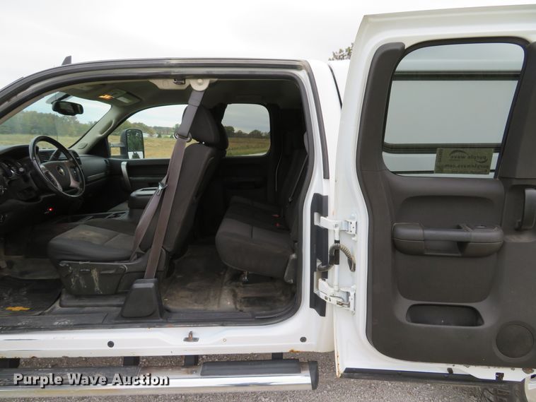 image for item DH1668 2011 Chevrolet Silverado 2500HD Ext. Cab pickup truck