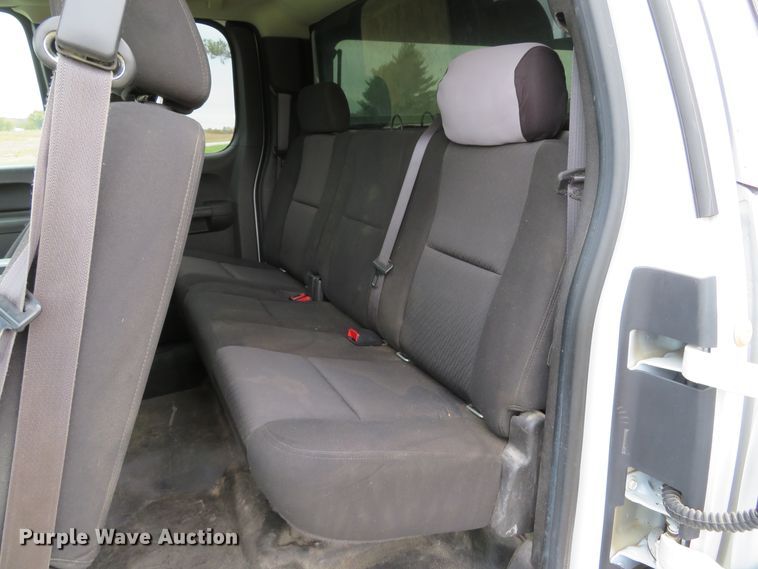 image for item DH1668 2011 Chevrolet Silverado 2500HD Ext. Cab pickup truck