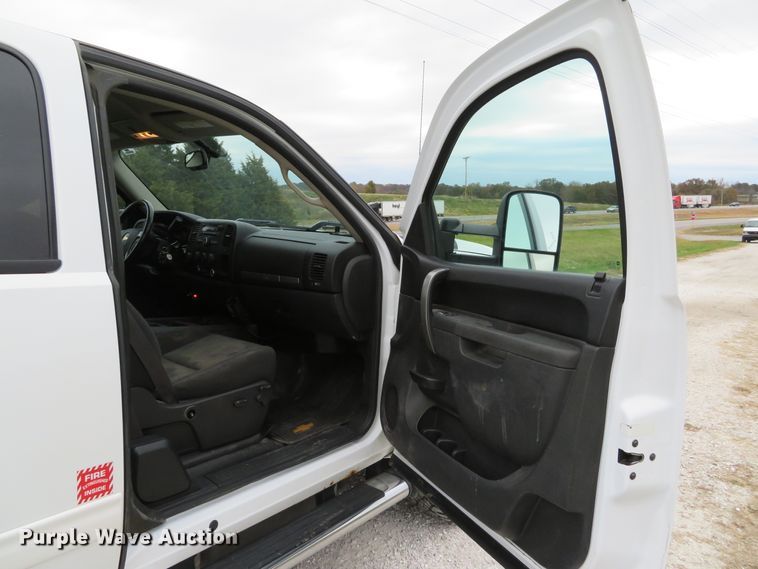 image for item DH1668 2011 Chevrolet Silverado 2500HD Ext. Cab pickup truck