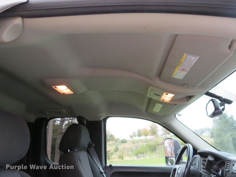 image for item DH1668 2011 Chevrolet Silverado 2500HD Ext. Cab pickup truck