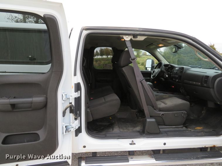 image for item DH1668 2011 Chevrolet Silverado 2500HD Ext. Cab pickup truck