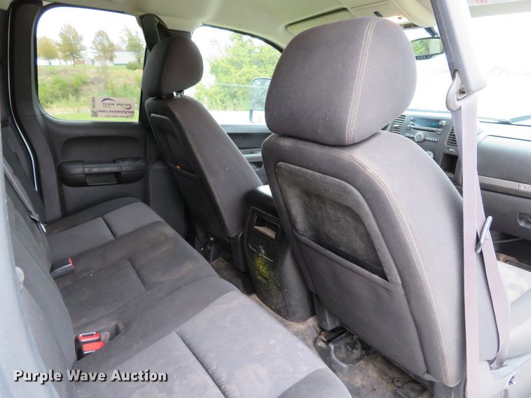 image for item DH1668 2011 Chevrolet Silverado 2500HD Ext. Cab pickup truck