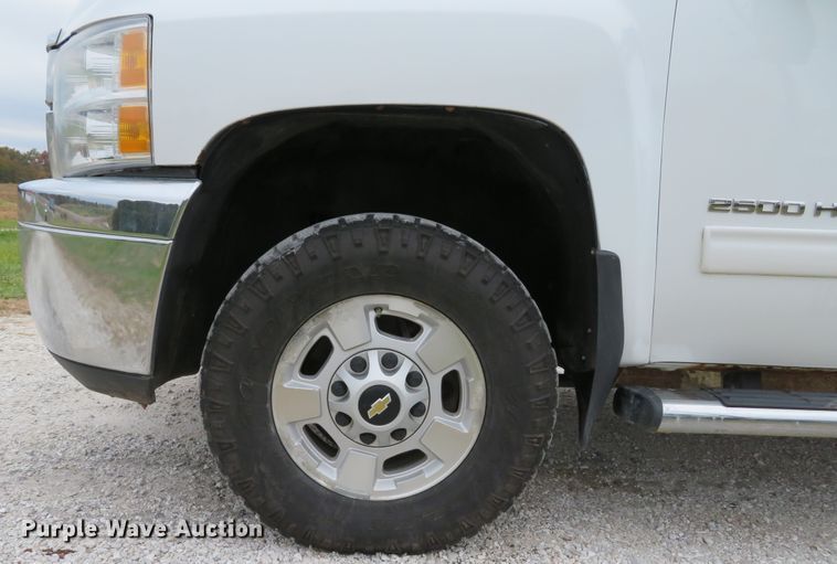 image for item DH1668 2011 Chevrolet Silverado 2500HD Ext. Cab pickup truck