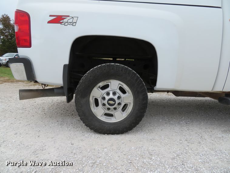 image for item DH1668 2011 Chevrolet Silverado 2500HD Ext. Cab pickup truck