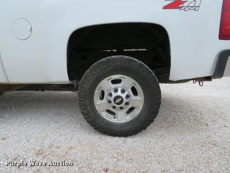 image for item DH1668 2011 Chevrolet Silverado 2500HD Ext. Cab pickup truck