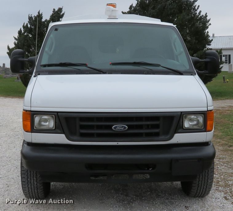 image for item DH1669 2006 Ford E350 Super Duty utility van