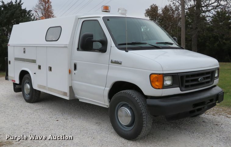 image for item DH1669 2006 Ford E350 Super Duty utility van