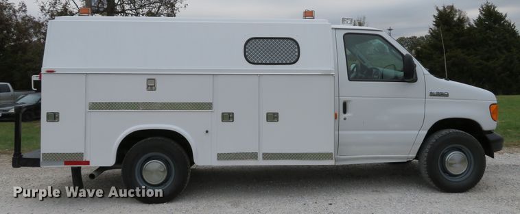 image for item DH1669 2006 Ford E350 Super Duty utility van