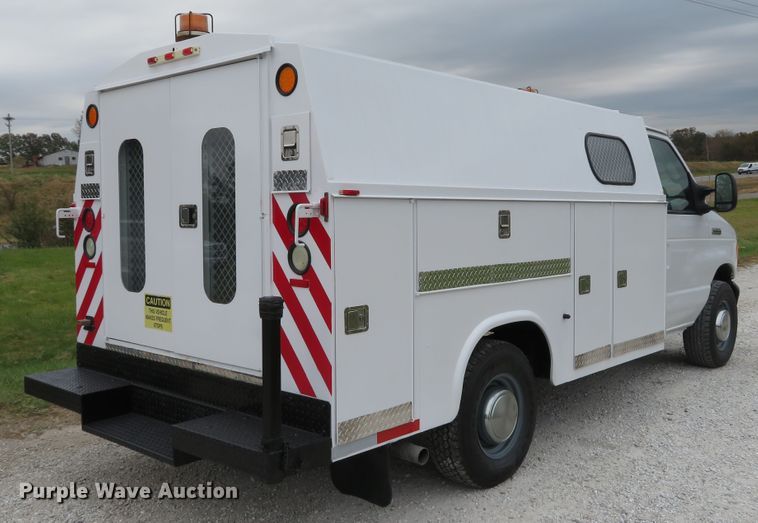image for item DH1669 2006 Ford E350 Super Duty utility van