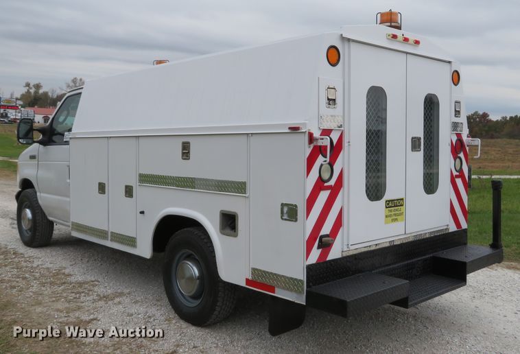 image for item DH1669 2006 Ford E350 Super Duty utility van