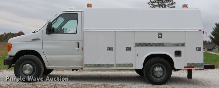 image for item DH1669 2006 Ford E350 Super Duty utility van