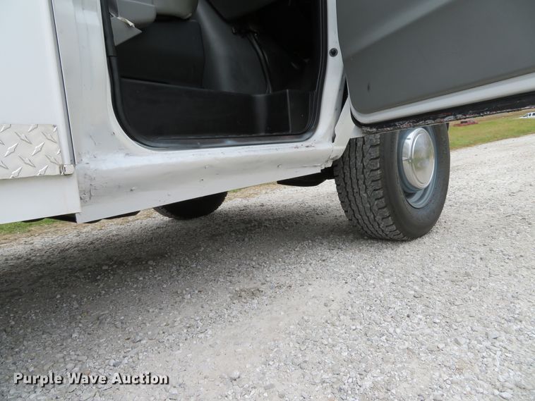 image for item DH1669 2006 Ford E350 Super Duty utility van
