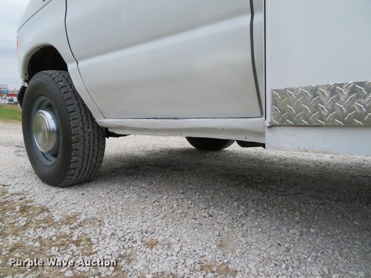 image for item DH1669 2006 Ford E350 Super Duty utility van
