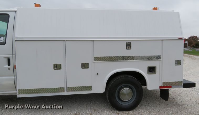 image for item DH1669 2006 Ford E350 Super Duty utility van