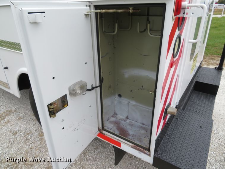 image for item DH1669 2006 Ford E350 Super Duty utility van