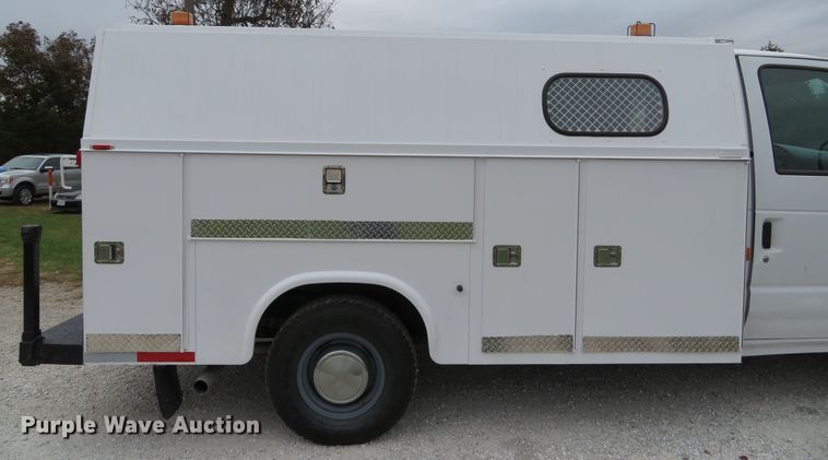image for item DH1669 2006 Ford E350 Super Duty utility van