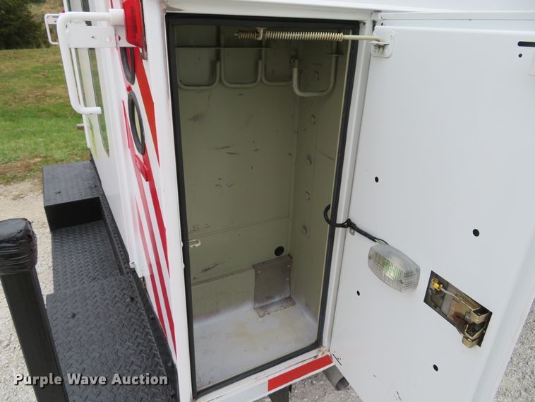 image for item DH1669 2006 Ford E350 Super Duty utility van