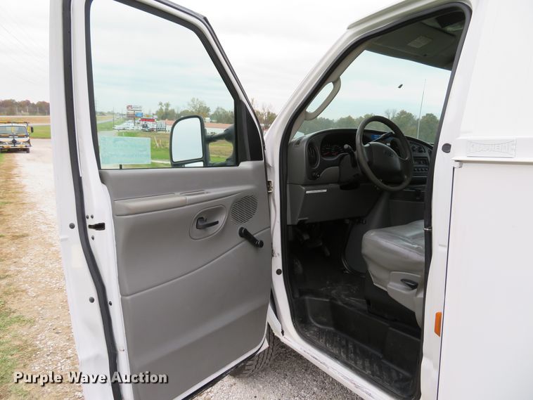 image for item DH1669 2006 Ford E350 Super Duty utility van