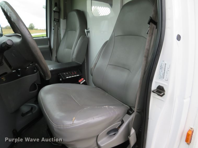 image for item DH1669 2006 Ford E350 Super Duty utility van