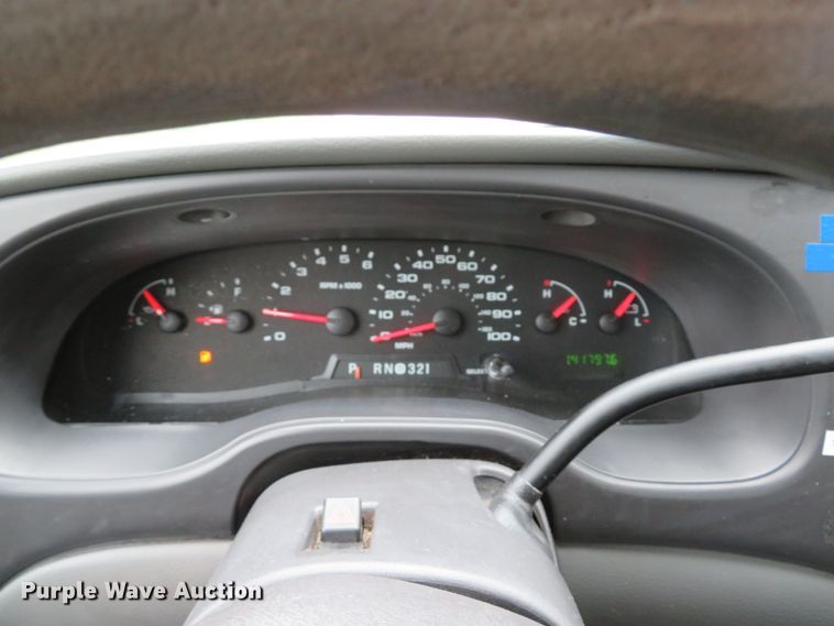 image for item DH1669 2006 Ford E350 Super Duty utility van