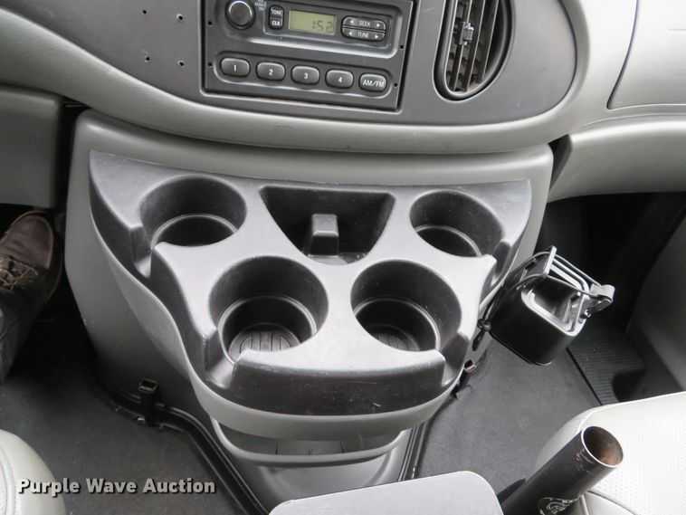 image for item DH1669 2006 Ford E350 Super Duty utility van