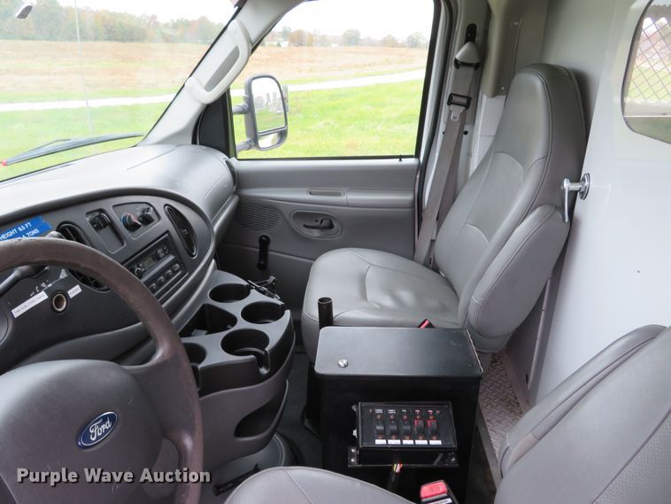 image for item DH1669 2006 Ford E350 Super Duty utility van