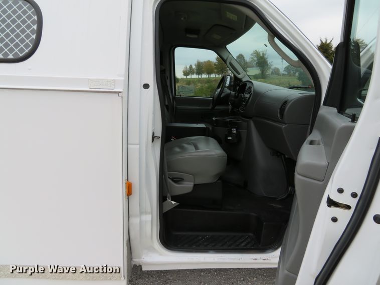 image for item DH1669 2006 Ford E350 Super Duty utility van