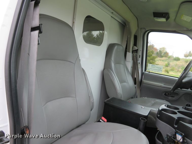image for item DH1669 2006 Ford E350 Super Duty utility van