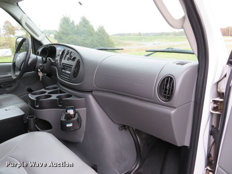 image for item DH1669 2006 Ford E350 Super Duty utility van