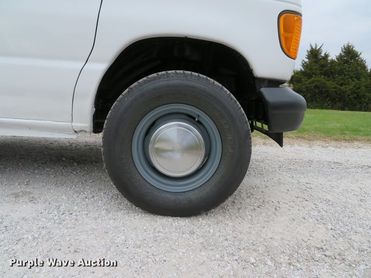 image for item DH1669 2006 Ford E350 Super Duty utility van