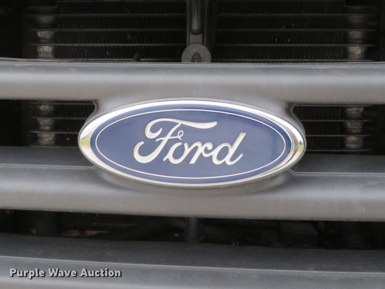 image for item DH1669 2006 Ford E350 Super Duty utility van