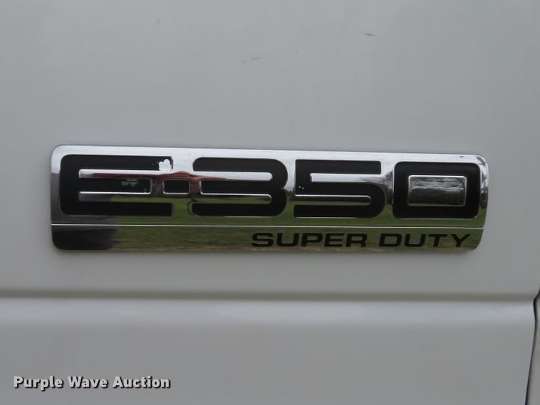 image for item DH1669 2006 Ford E350 Super Duty utility van