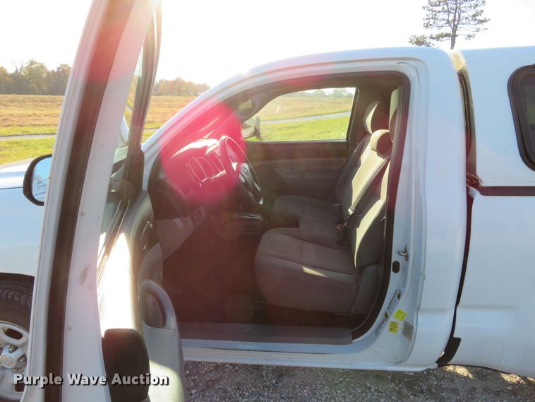 image for item DH1674 2014 Toyota Tacoma pickup truck