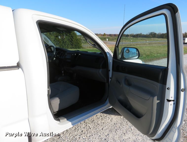 image for item DH1674 2014 Toyota Tacoma pickup truck