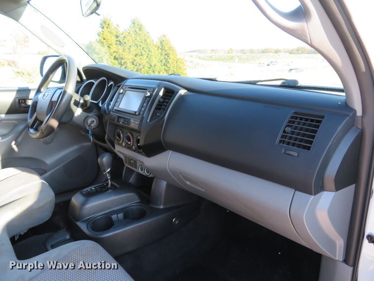 image for item DH1674 2014 Toyota Tacoma pickup truck