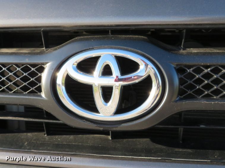 image for item DH1674 2014 Toyota Tacoma pickup truck