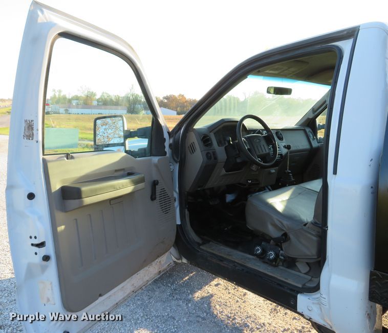 image for item DH1676 2008 Ford F350 Super Duty flatbed pickup truck