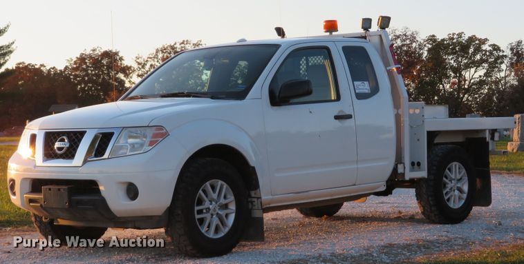 image for item DH1678 2014 Nissan Frontier Ext. Cab flatbed pickup truck