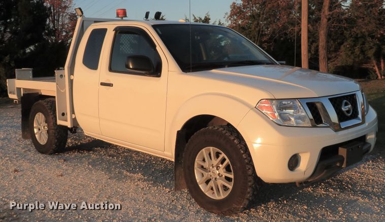 image for item DH1678 2014 Nissan Frontier Ext. Cab flatbed pickup truck