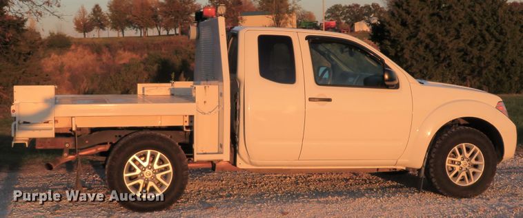 image for item DH1678 2014 Nissan Frontier Ext. Cab flatbed pickup truck