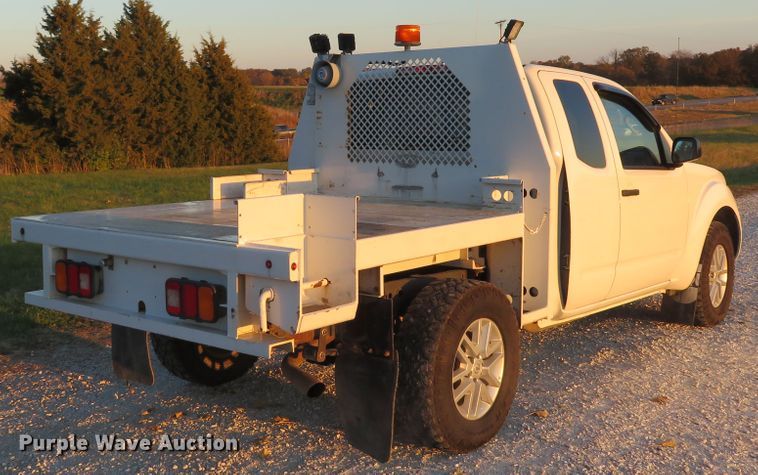 image for item DH1678 2014 Nissan Frontier Ext. Cab flatbed pickup truck