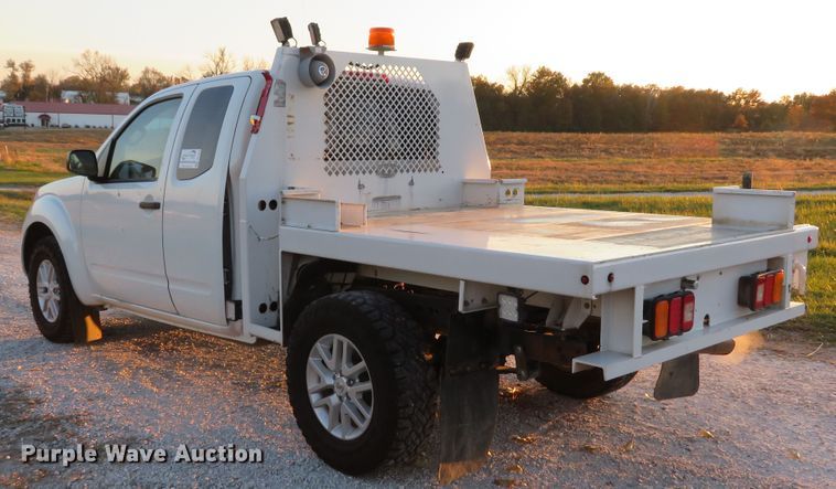 image for item DH1678 2014 Nissan Frontier Ext. Cab flatbed pickup truck