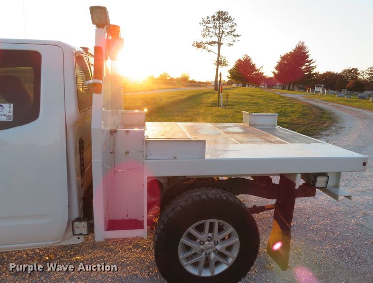 image for item DH1678 2014 Nissan Frontier Ext. Cab flatbed pickup truck