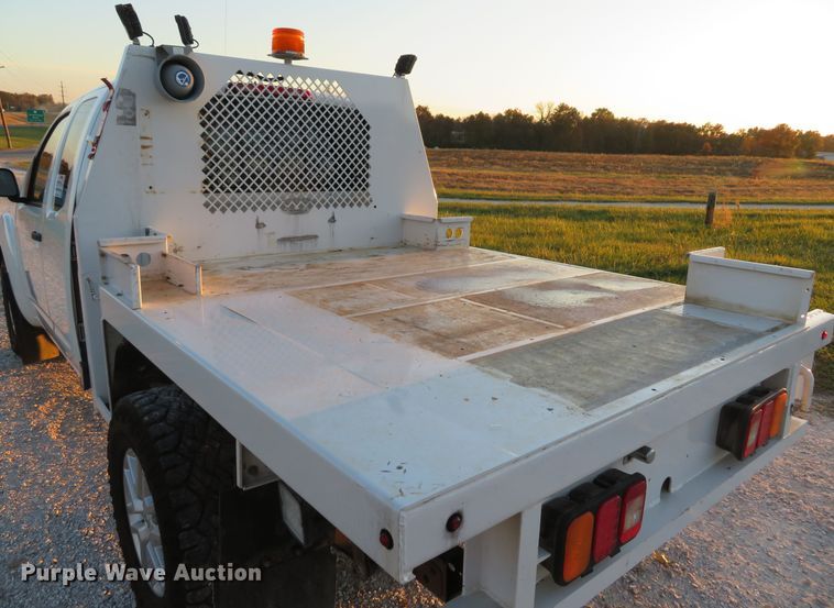 image for item DH1678 2014 Nissan Frontier Ext. Cab flatbed pickup truck