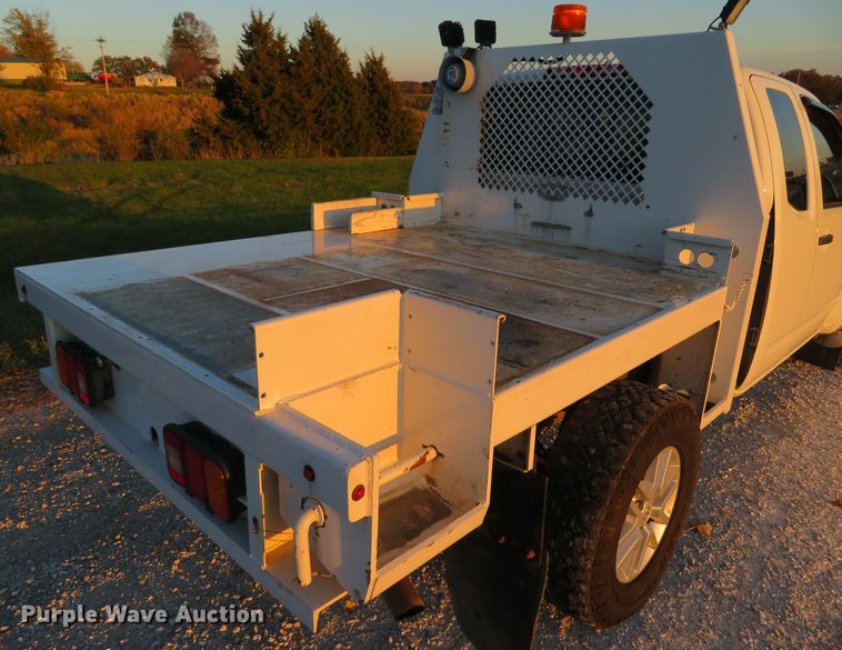 image for item DH1678 2014 Nissan Frontier Ext. Cab flatbed pickup truck